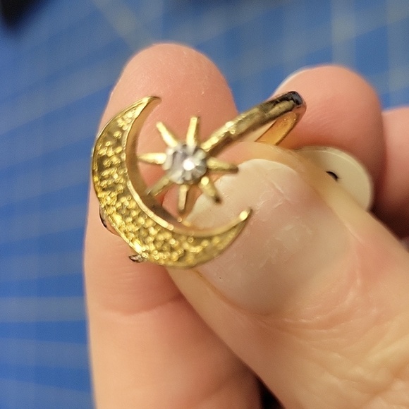 Moon & Diamond Faux Star Gold Tone Ring Size 9 Adjustable - Picture 3 of 6